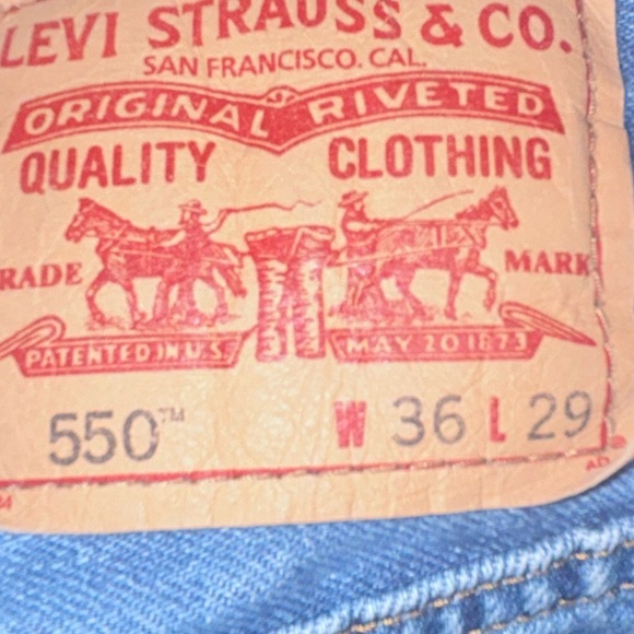 EUC - Levi's 550 36x29 relaxed fit - Picture 2 of 6
